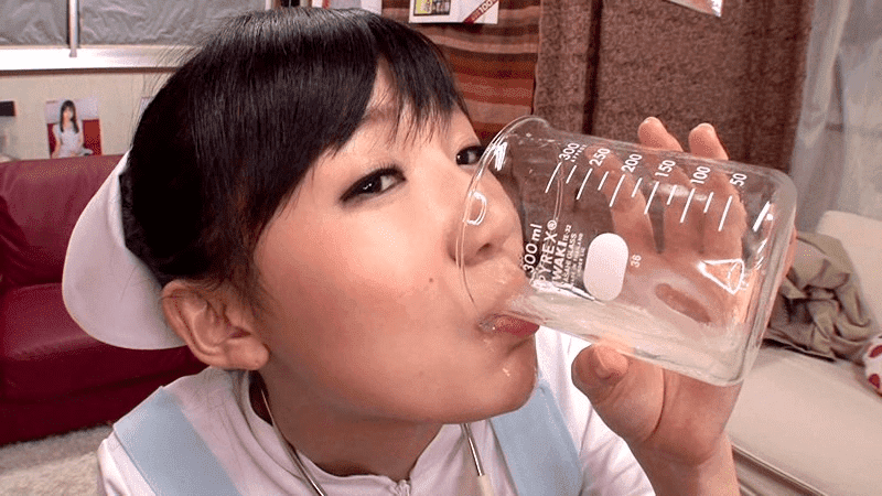 「ゴックン秘密基地 星川麻紀」ビーカーにザーメン溜め飲み