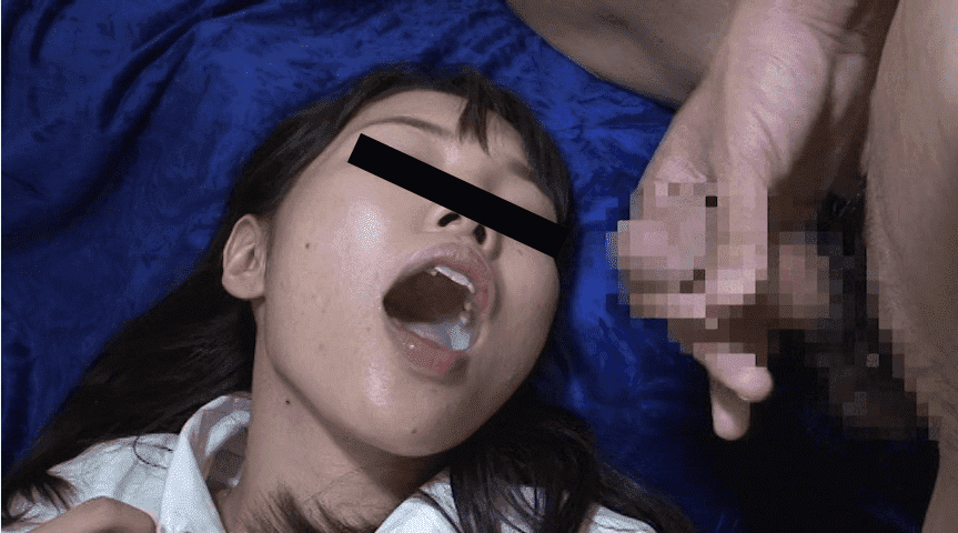 「フェラ散歩 SNSで知り合ったひとみちゃん 21歳」精子を口に溜めている最中