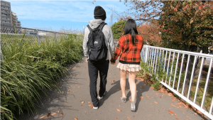 「フェラ散歩（SNSで応募してきたかなちゃん）」公園手つなぎデート